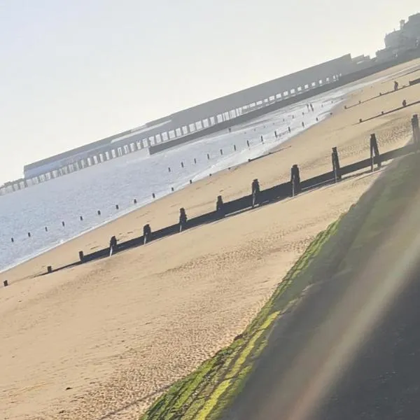 Lovely 2-Bed caravan in Walton on the Naze, hotel in Walton-on-the-Naze