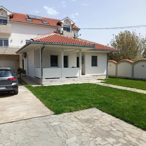 Serbian home with garden, hotel i Krnjača