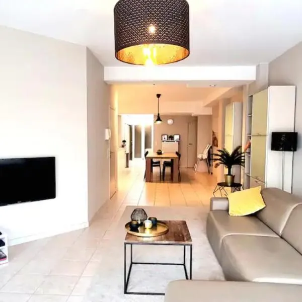 Familie appartement hartje Knokke met optie parking, hotel in Knokke-Heist