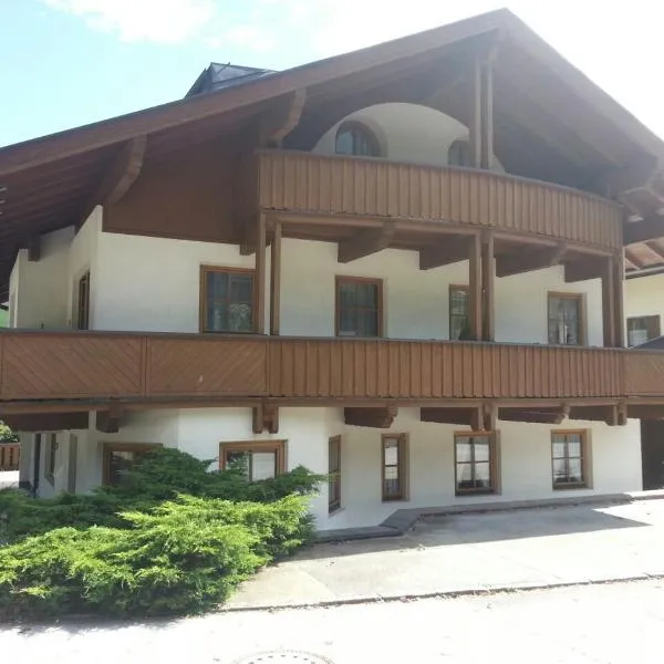 Zillertal Apartments, hótel í Hippach