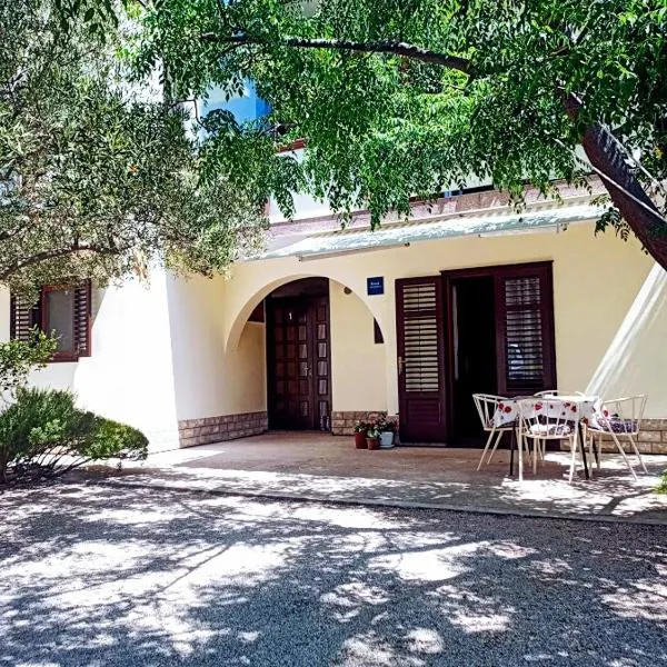 Apartmani Henjak, hotel v destinaci Jezera