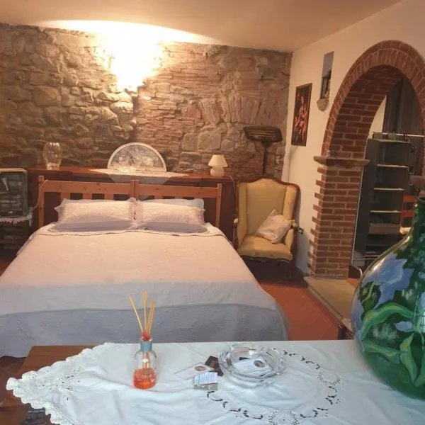 Helga's House- Una Finestra sul Borgo, Hotel in Ambra