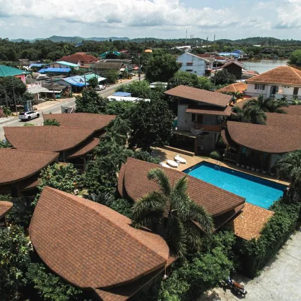 Tique Series Boutique Resort (SHA Extra Plus), hotel en Ban Ko Kok