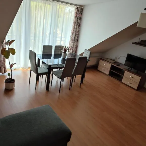 LARIX Apartman, hotel em Sárvár