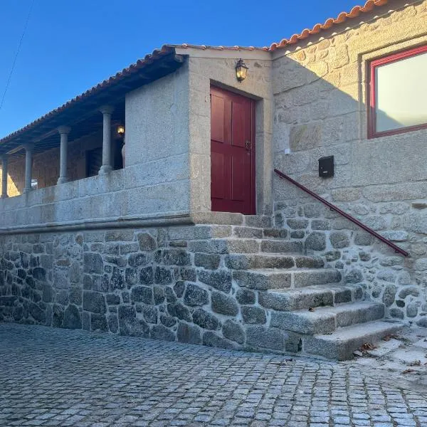 NEW Restored Solar in Villa close to RIVERS and Serra Estrela, hótel í Vila Pouca da Beira