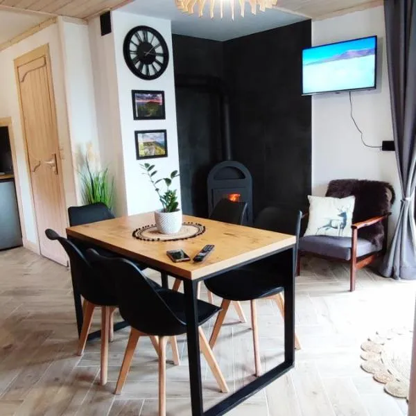 Domki Bieszczadzki Czar Rodzinny 661-850-410, hotel u gradu Polančik