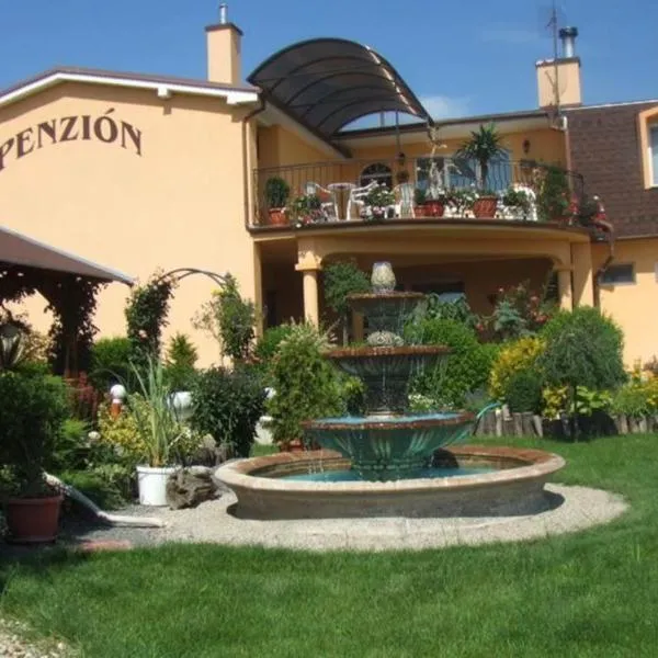 Penzion Lea, hotel en Trnovec nad Váhom