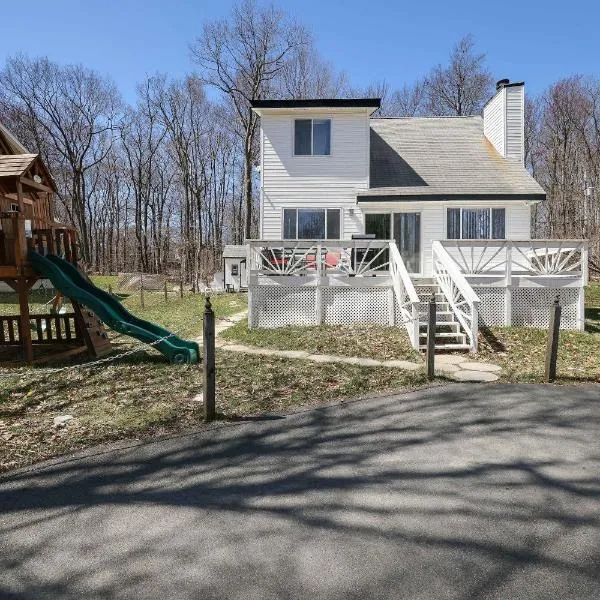 Cozy Poconos Mountain House with 3 bedrooms, ξενοδοχείο σε Canadensis