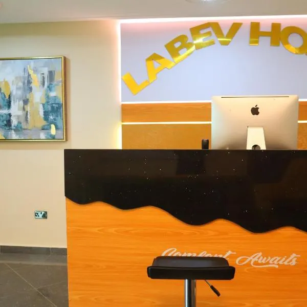 Labev Hotel, hotel in Efiduase