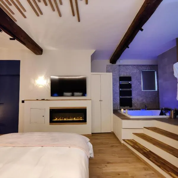 LA BULLE ROMANTIQUE, Suite avec jacuzzi privatif, hôtel à Nointel