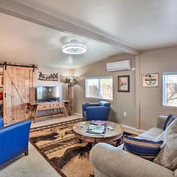 Western-Style Phoenix Home 15 Mi to Lake Pleasant, hotel v destinaci Phoenix