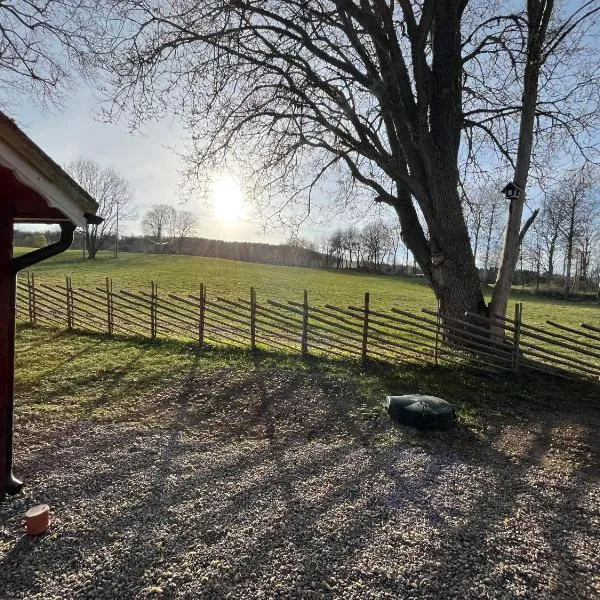 Naturskönt boende nära Skövde, отель в городе Lerdala