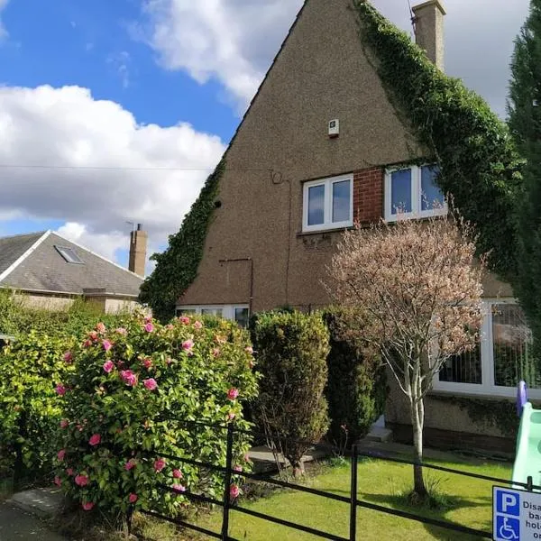 Self Catering Studio Flat, hotel em Penicuik