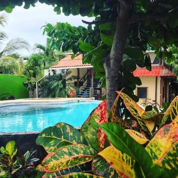Beautiful Second Story Apartment 202 Next to Playa Flamingo, hotel in Playa Flamingo
