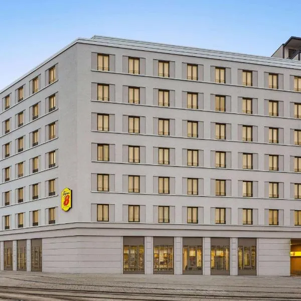 Super 8 by Wyndham Chemnitz, hotel in Adorf