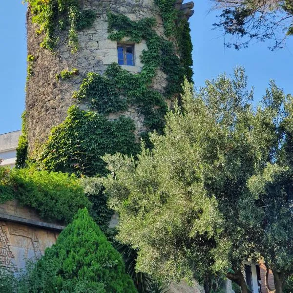 Medieval tower & villa by the sea, hotel in Caldes d'Estrac