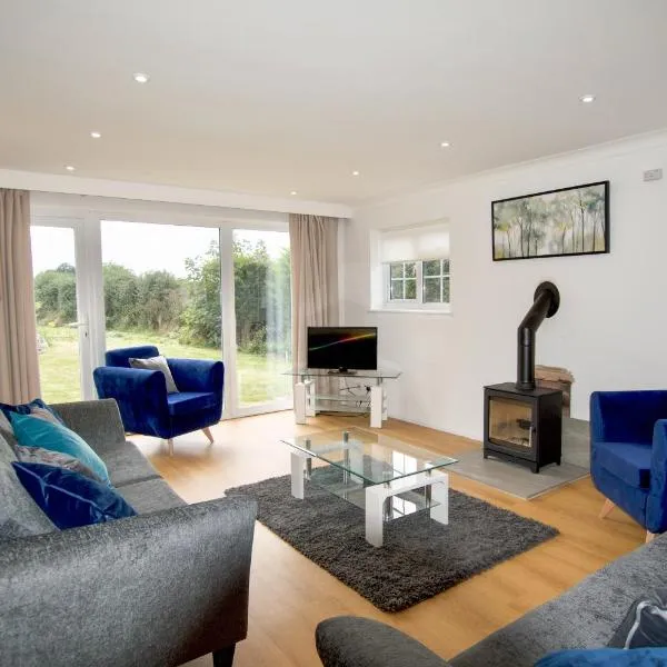 Spacious 5 bed in the countryside, close to Frinton-On-Sea, hotel v destinaci Kirby Cross