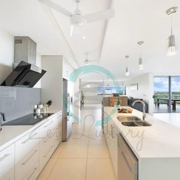 ZEN LUXURY: 2-Story 4-BR Penthouse in Darwin City with Mindal Markets & Harbour Views, hotel in Darwin