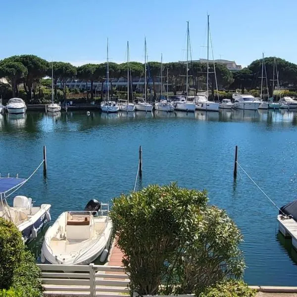 Marina Lairan Vue sur l'eau et les bateaux de Port Camargue 2étoiles F, hotel v destinaci Le Grau-du-Roi
