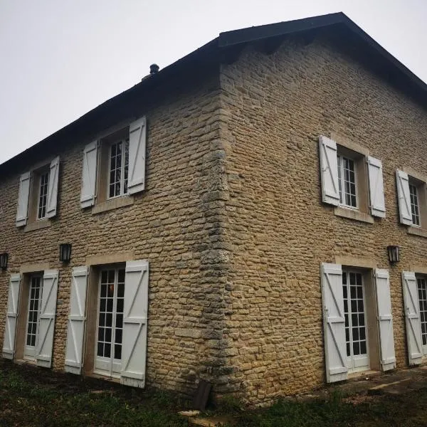 maison de campagne, hotel in Montsaugeon