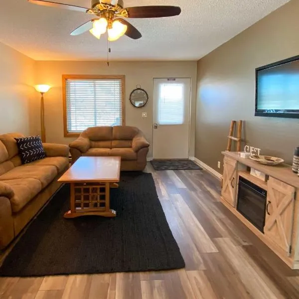 Sacajawea Suite 1 with Deck in Heart of Medora!, hotel di Medora
