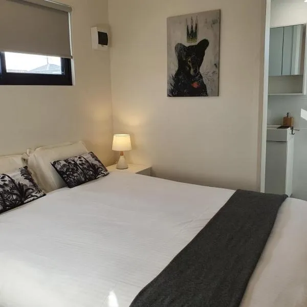 Lunar Cabins, hotel in Parkes