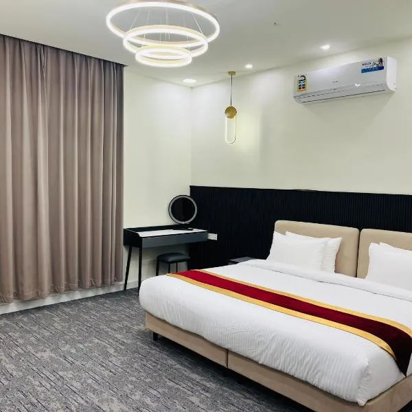 Falcon Grand Hotel, hotel v destinaci Al Ḩadd
