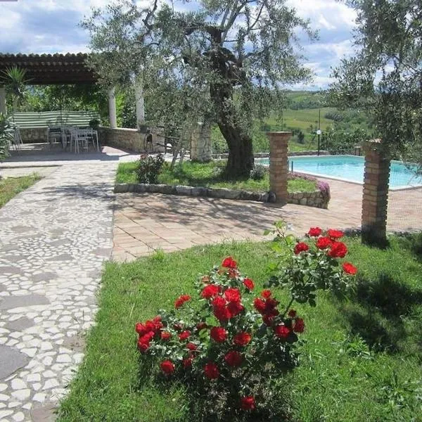 Exclusive Swimming Pool, hotel em Miglianico