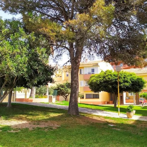 Atractivo apartamento en la playa con parking, hotel en Roquetas de Mar