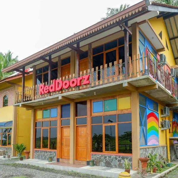RedDoorz near Yogyakarta International Airport, hotel in Glagah