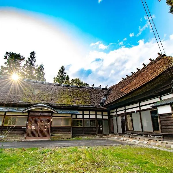古今東西遊びの宿 西の家, hótel í Senboku