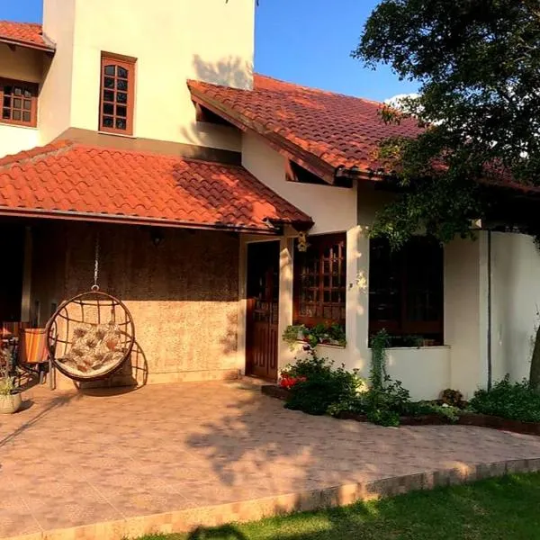 Casa Ampla Estilo Serrano Novo Hamburgo, hotel v destinaci Novo Hamburgo