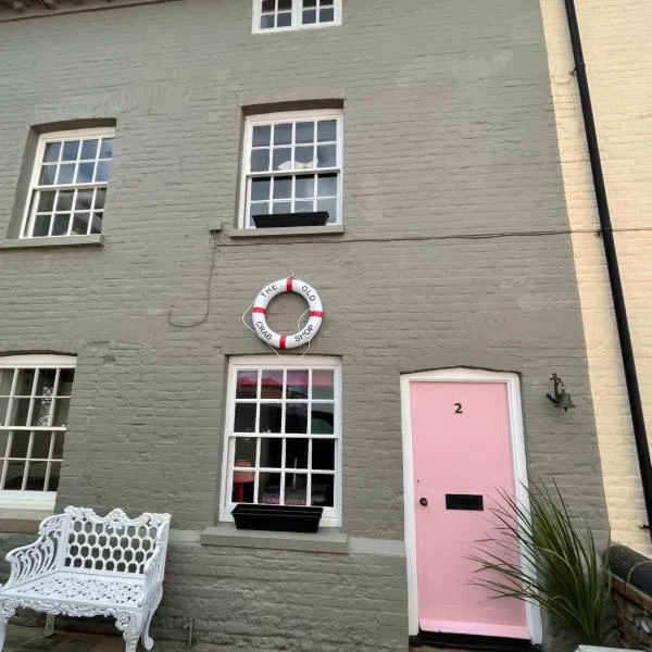 The Old Crab Shop. PERFECT location & sea views., hotel v destinaci Cromer