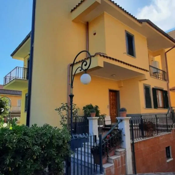 Anagnina Apartment Capistrano, hotel in Rome