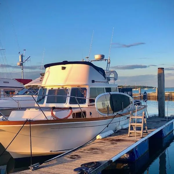 Motor Yacht Sea Wolf, hotel in Lymington