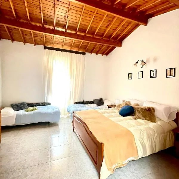 Casa Veronica - casa indipendente su due piani, hotel v destinaci Làconi