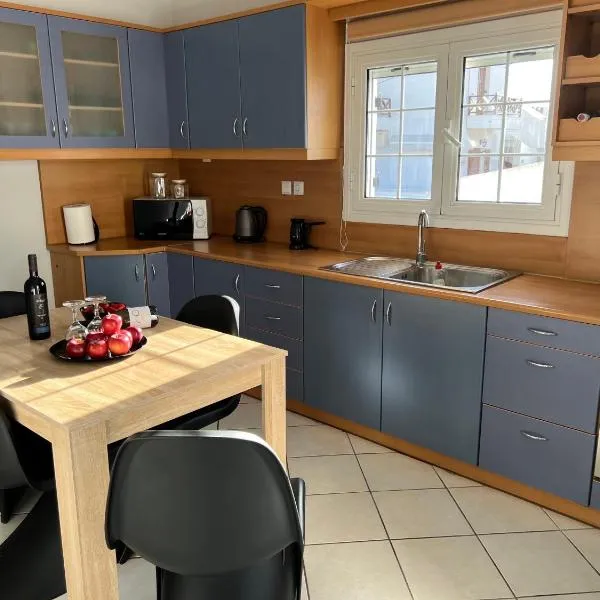 JET, luxury appartment 20m from the beach, hotel v destinaci Kinion