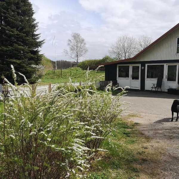 Keramikhuset 2 komma 0, smuk natur og hjemlig hygge, отель в городе Østbirk