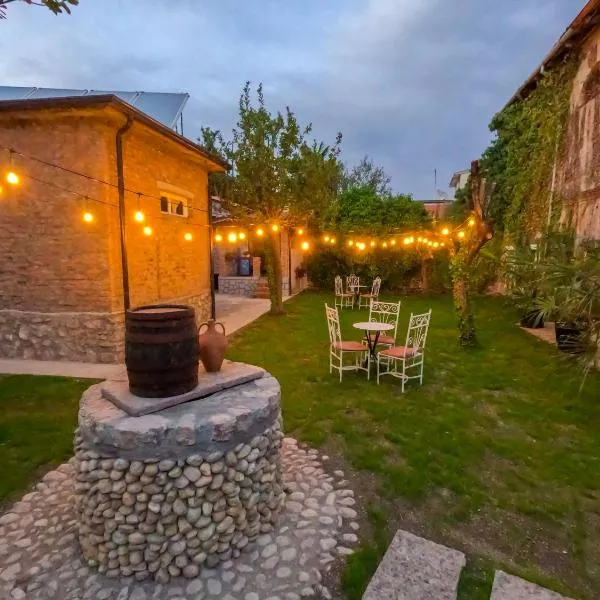 InTown Guesthouse Shkoder, hotel in Shkodër