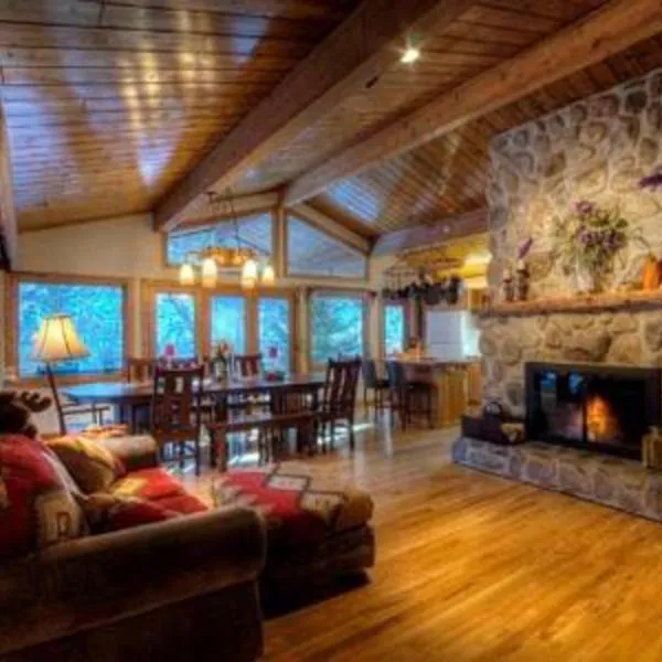 Thunderhead Falls Lodge, hotel en Rapid City