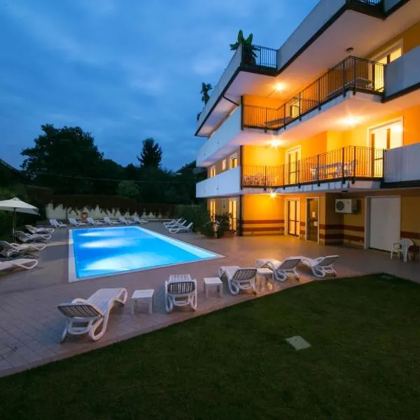 Ferretti Residence Garda Palace, hotel v destinaci Peschiera del Garda