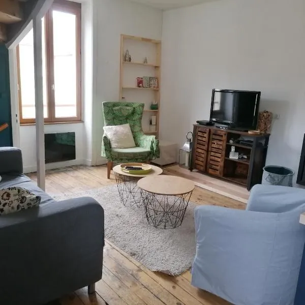 La maison à la porte bleue, hotel v destinácii Voutezac