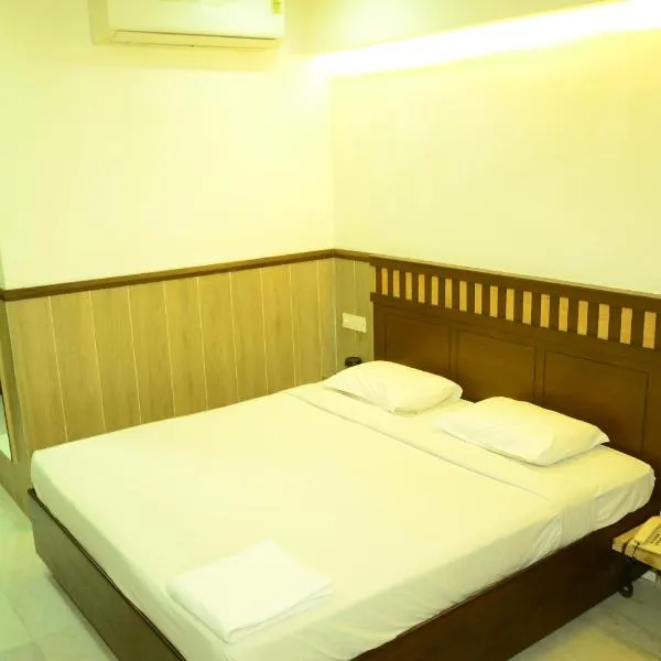 HOTEL RATHNA RESIDENCY, hotell sihtkohas Cholavandān