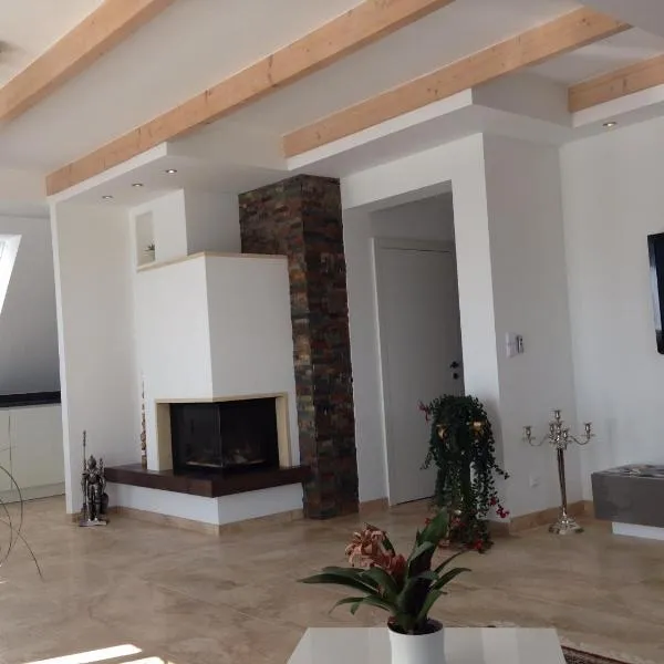 Exklusive Ferienwohnung / STAINZ / Luxury holiday Apartment, hotel in Stainz