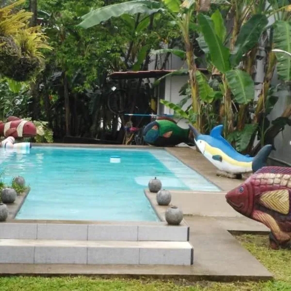 Casa Sophia 3 listings Apartment 1 or Apartment 2 separately or Apt 1 and 2 together all with FO internet, hotel v destinaci Guápiles
