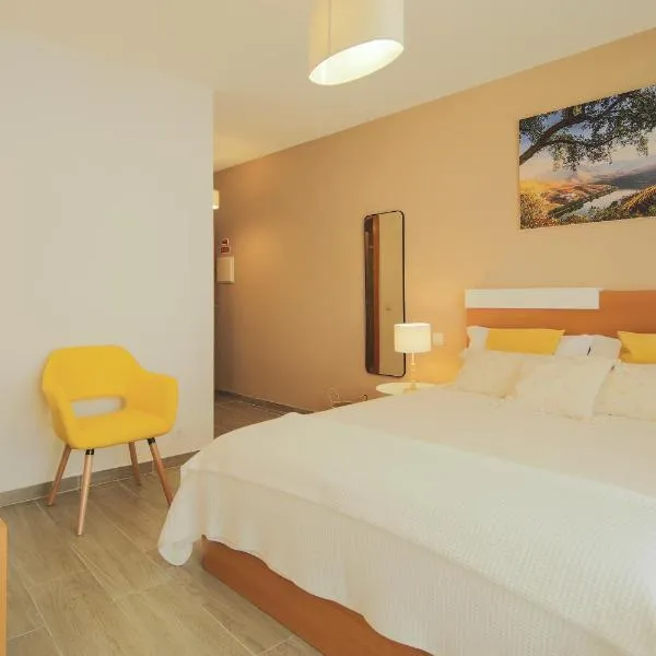 Casa dos 4 Caminhos - Guest House Douro, hotel in Peso da Régua