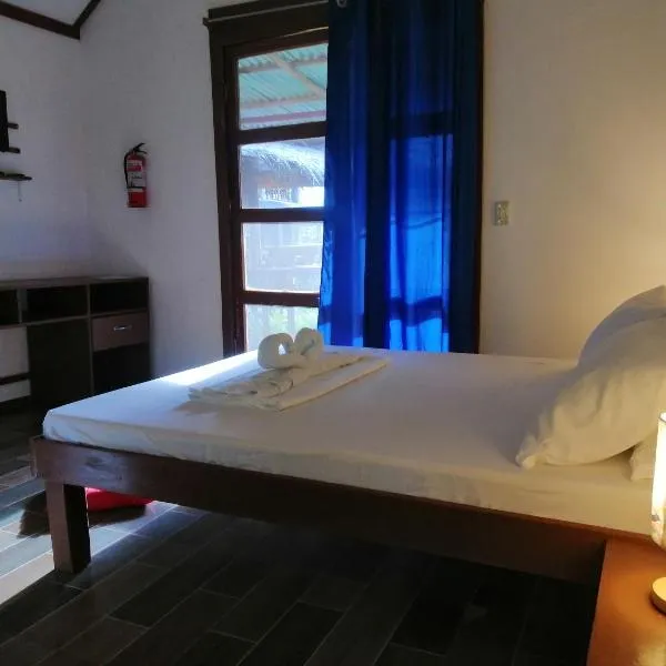 Genevieve Guest House and Tours, hotel v destinaci Siquijor