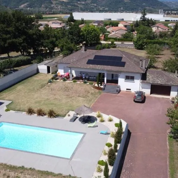 Chez Anne Marie Gite la volière, hôtel à Beausemblant