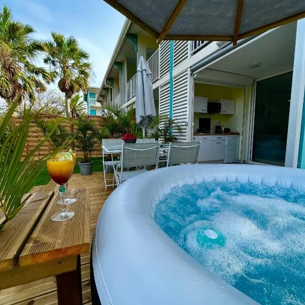 NOUVEAU studio chaleureux avec jacuzzi privé & piscine, hotel in Le Diamant