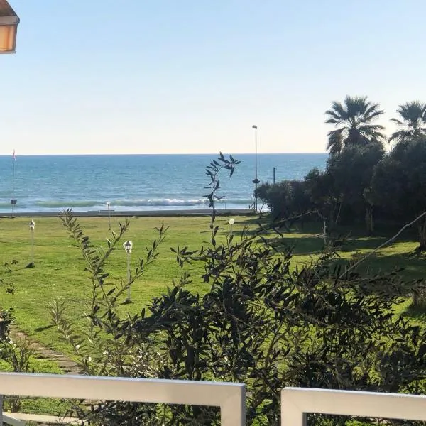 SEASİDE APARTMENT m and b house, hotel in Side